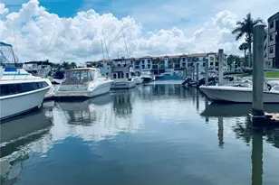 801 River Point Dr, Naples, FL 34102 - Photo 10