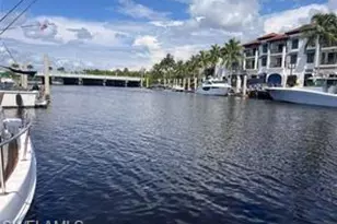 801 River Point Dr, Naples, FL 34102 - Photo 2