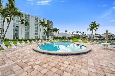 400 Park Shore Dr #302, Naples, FL 34103 - Photo 18