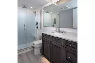 21 Bluebill Ave, Naples, FL 34108 - Photo 8