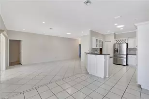 173 Stanhope Cir, Naples, FL 34104 - Photo 8