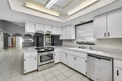 1902 SE 12th St, Cape Coral, FL 33990 - Photo 14