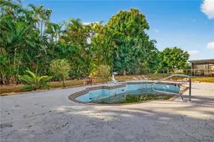 1902 SE 12th St, Cape Coral, FL 33990 - Photo 32