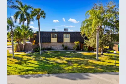 4001 Sandlewood Ln #4, Fort Myers, FL 33907 - Photo 2