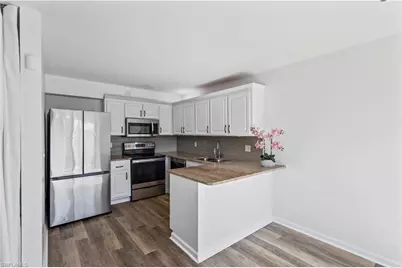 4001 Sandlewood Ln #4, Fort Myers, FL 33907 - Photo 8