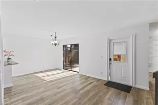 4001 Sandlewood Ln, Fort Myers, FL 33907 - Photo 4