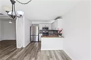 4001 Sandlewood Ln, Fort Myers, FL 33907 - Photo 6