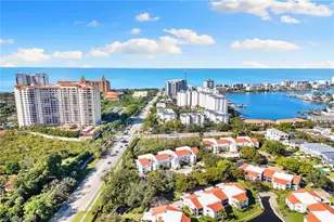 592 Beachwalk Cir, Naples, FL 34108 - Photo 24