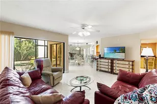 592 Beachwalk Cir, Naples, FL 34108 - Photo 10