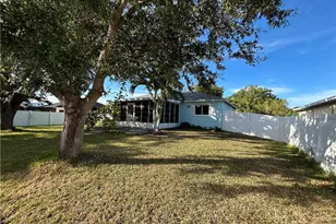 26 SW 19th Ln, Cape Coral, FL 33991 - Photo 16