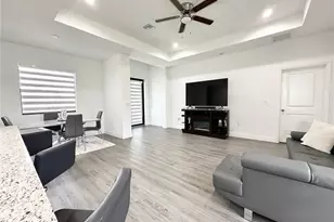 933 Oxford Ave S, Lehigh Acres, FL 33974 - Photo 4