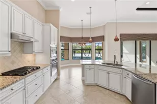 2280 Somerset Pl, Naples, FL 34120 - Photo 14