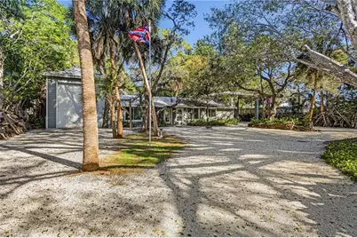 2563 Weeks Ave, Naples, FL 34112 - Photo 4