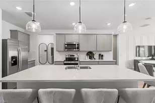 27902 Radiant Ct, Bonita Springs, FL 34135 - Photo 4