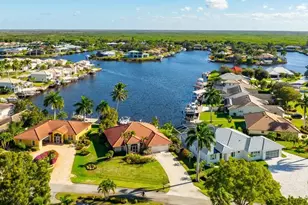 127 Newport Dr, Naples, FL 34114 - Photo 32