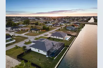 109 NE 5th Ter, Cape Coral, FL 33909 - Photo 4