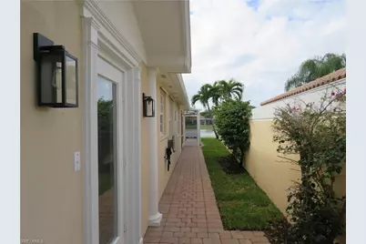 4235 Redonda Ln, Naples, FL 34119 - Photo 2