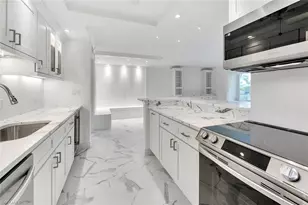 222 Harbour Dr, Naples, FL 34103 - Photo 6