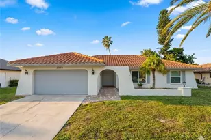 27153 Edenbridge Ct, Bonita Springs, FL 34135 - Photo 2