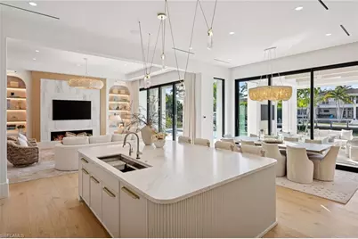 1990 7th St S, Naples, FL 34102 - Photo 10