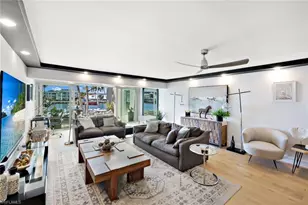 800 River Point Dr, Naples, FL 34102 - Photo 2