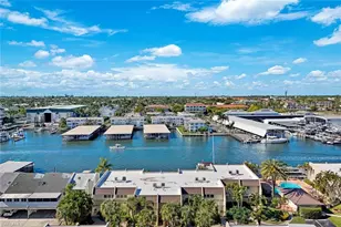 800 River Point Dr, Naples, FL 34102 - Photo 32