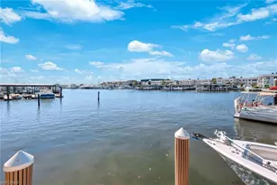 800 River Point Dr, Naples, FL 34102 - Photo 26