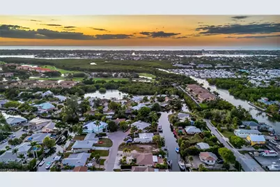 2737 Shoreview Dr, Naples, FL 34112 - Photo 40