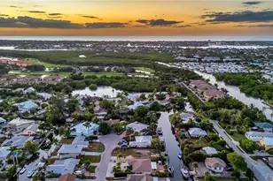 2737 Shoreview Dr, Naples, FL 34112 - Photo 40