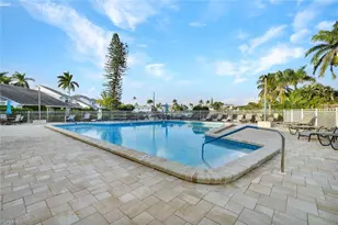555 Park Shore Dr, Naples, FL 34103 - Photo 18