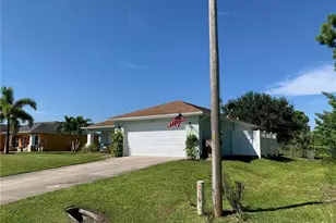 918 Margaret Ave S, Lehigh Acres, FL 33974 - Photo 4