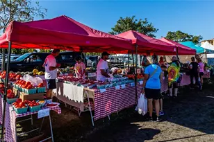 731 W Elkcam Cir, Marco Island, FL 34145 - Photo 18