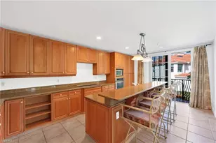 364 5th St S, Naples, FL 34102 - Photo 8