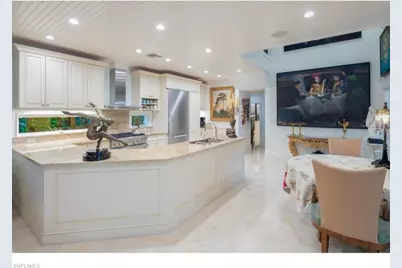 247 6th St N, Naples, FL 34102 - Photo 10