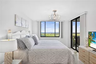 17 Bluebill Ave, Naples, FL 34108 - Photo 14