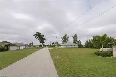 623 SW 22nd Ter, Cape Coral, FL 33991 - Photo 4