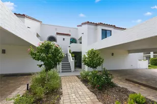 583 Beachwalk Cir, Naples, FL 34108 - Photo 18