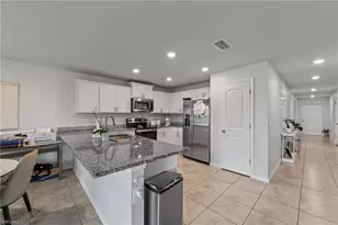 1013 NE 15th St, Cape Coral, FL 33909 - Photo 4