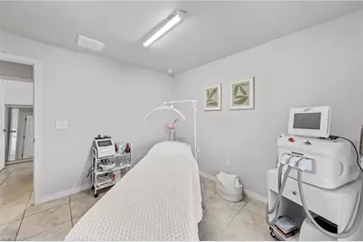 1013 NE 15th St, Cape Coral, FL 33909 - Photo 18