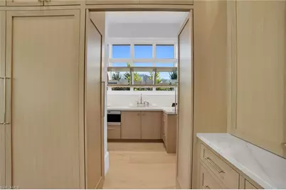 555 Whispering Pine Ln, Naples, FL 34103 - Photo 12