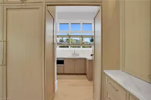 555 Whispering Pine Ln, Naples, FL 34103 - Photo 12