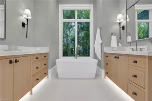 555 Whispering Pine Ln, Naples, FL 34103 - Photo 20