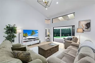 806 Knoll Wood Ct, Naples, FL 34108 - Photo 8