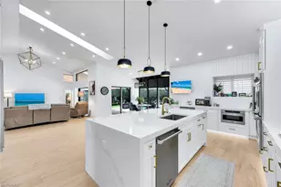 806 Knoll Wood Ct, Naples, FL 34108 - Photo 16