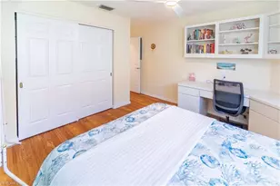 522 Beachwalk Cir, Naples, FL 34108 - Photo 16