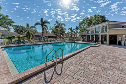 522 Beachwalk Cir, Naples, FL 34108 - Photo 32