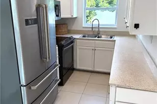 585 14th St N, Naples, FL 34102 - Photo 8