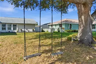 3612 SW 6th Pl, Cape Coral, FL 33914 - Photo 4