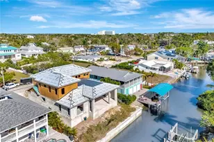 2750 Gulfview Dr, Naples, FL 34112 - Photo 10