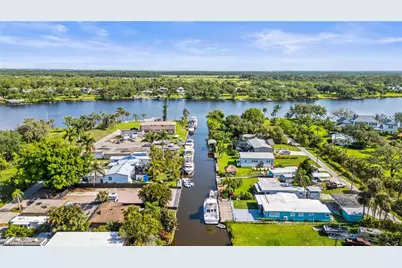 2228 Marina Park Dr, Fort Myers, FL 33905 - Photo 6